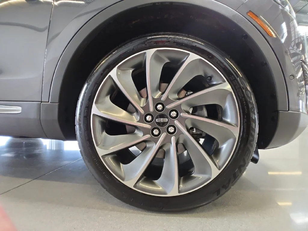 Used 2020 Gray Lincoln Reserve image 28