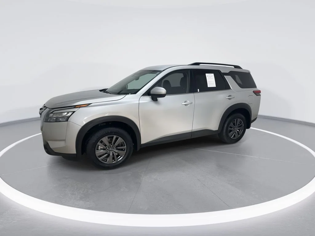 Used 2023 Silver Nissan SV image 3