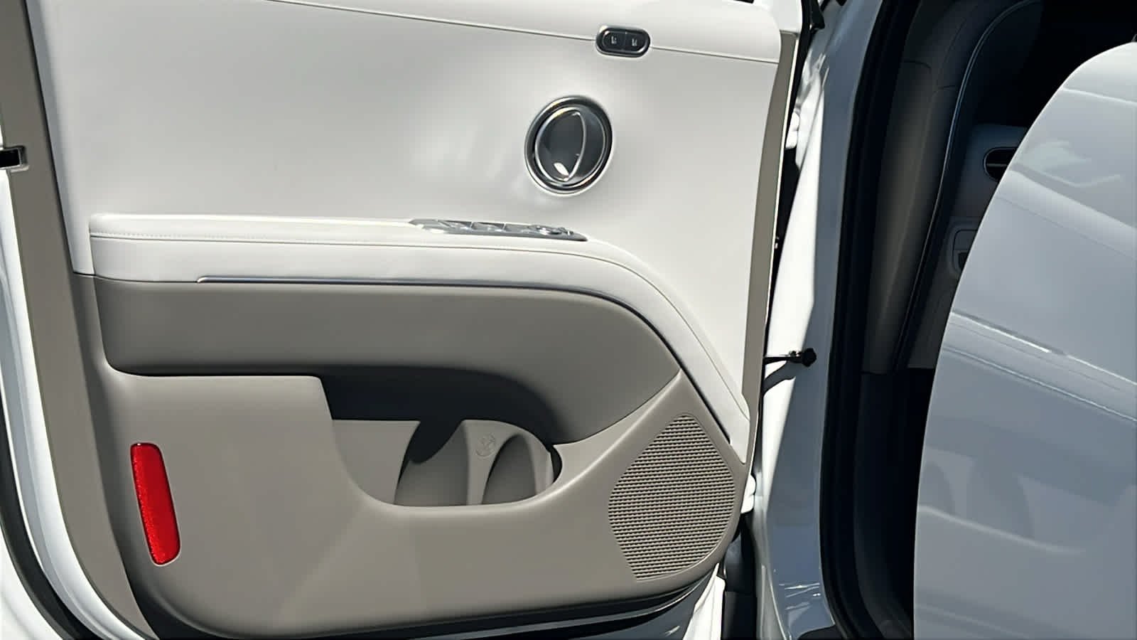 New 2026 Creamy White Pearl Hyundai Blue SEL Premium 8P image 23