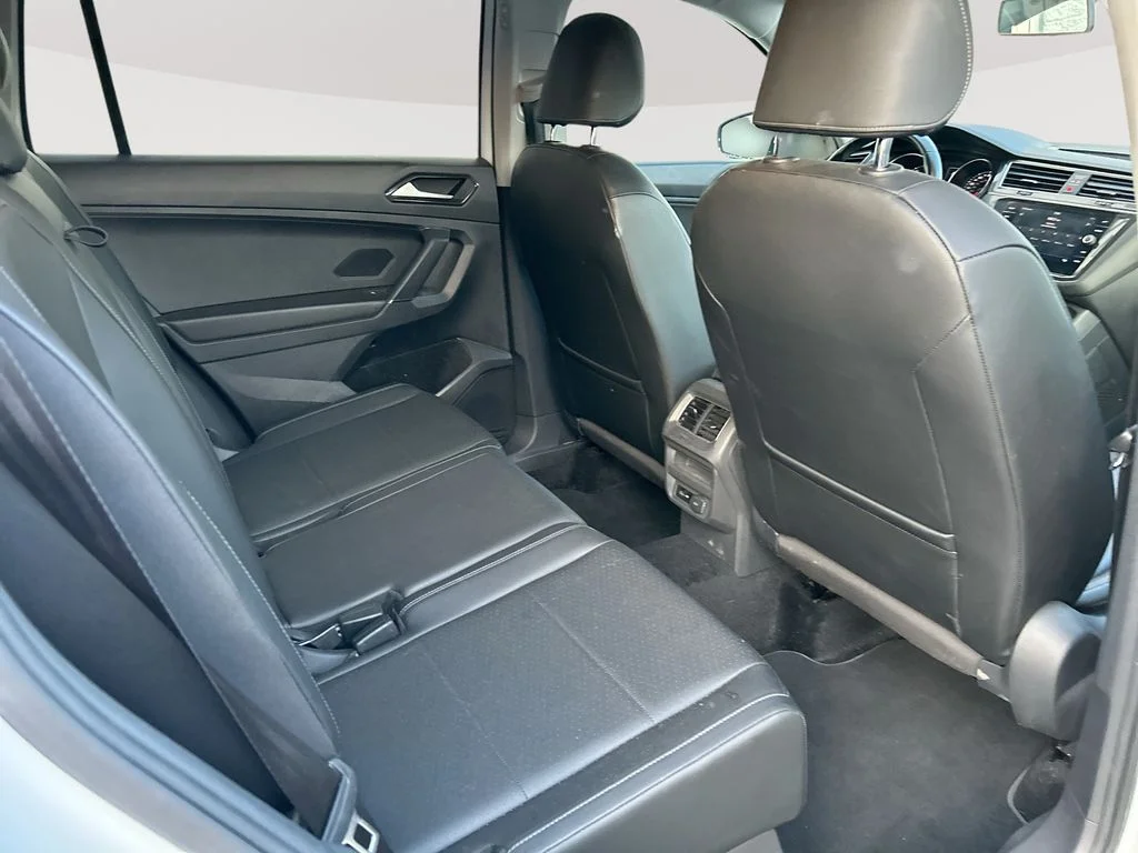 Used 2018 White Volkswagen 2.0T SE image 28