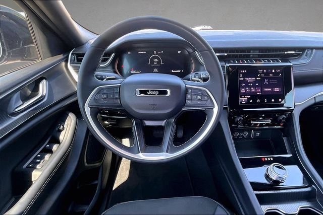 Used 2025 Gray Jeep Altitude X image 3