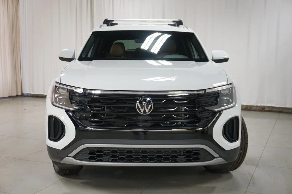 New 2026 White Volkswagen SE w/Technology image 5