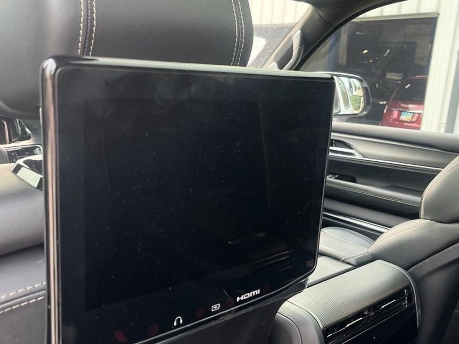 Used 2022 White Jeep Series II image 15