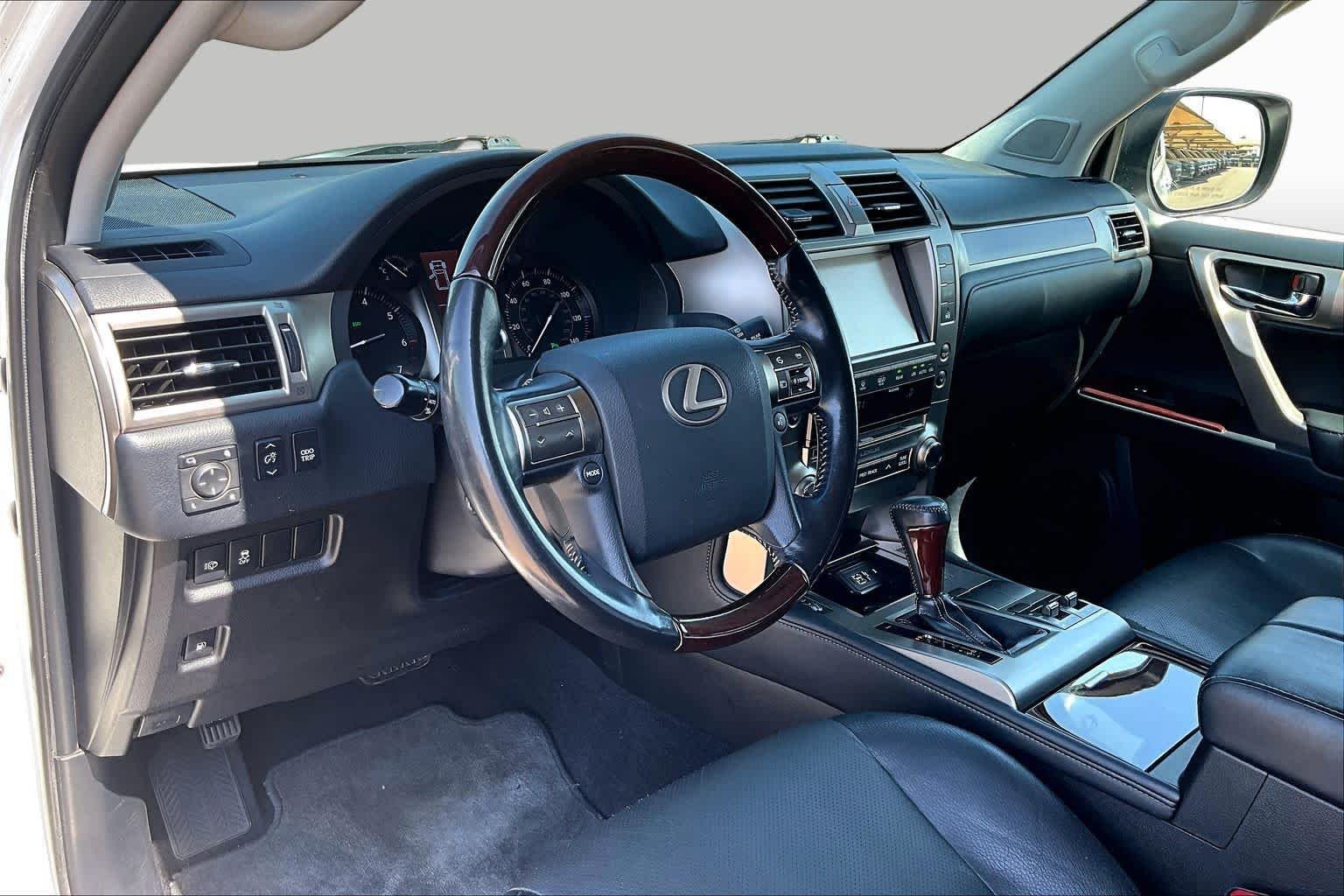 Used 2019 Starfire Pearl Lexus Premium image 18