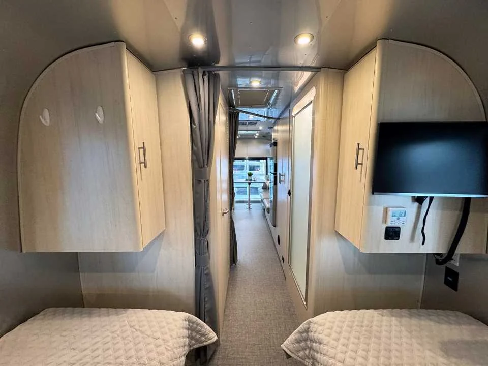 Used 2025 SILVER AIRSTREAM  image 28