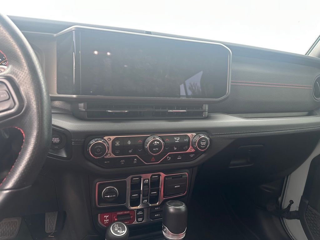 2024 Jeep Wrangler Rubicon 392 photo 3