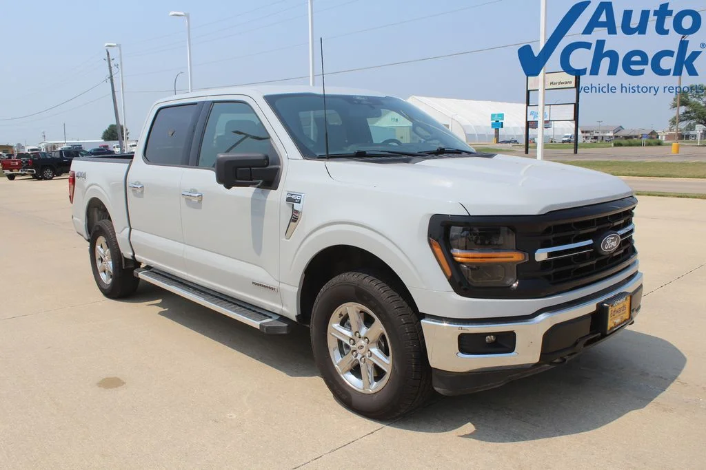 Used 2024 Oxford White Ford XLT image 1