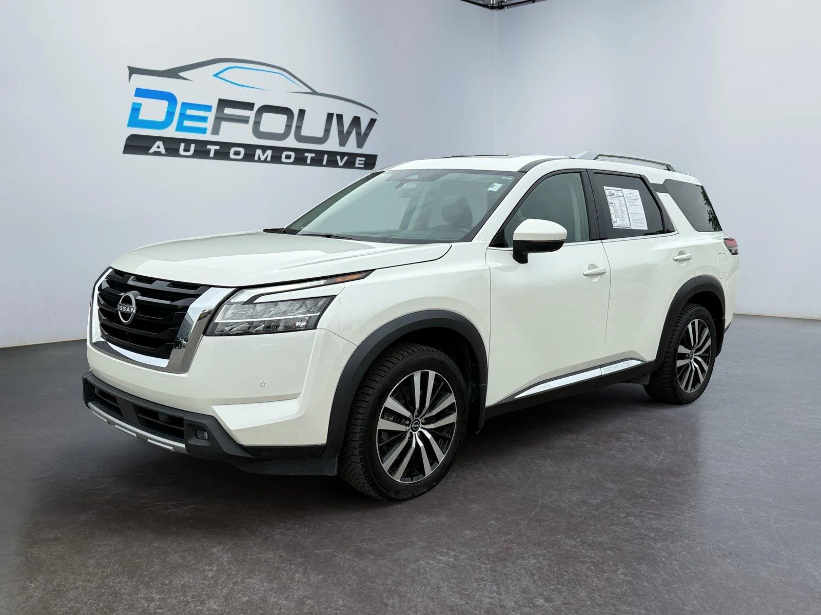 Used 2023  Nissan Platinum image 7