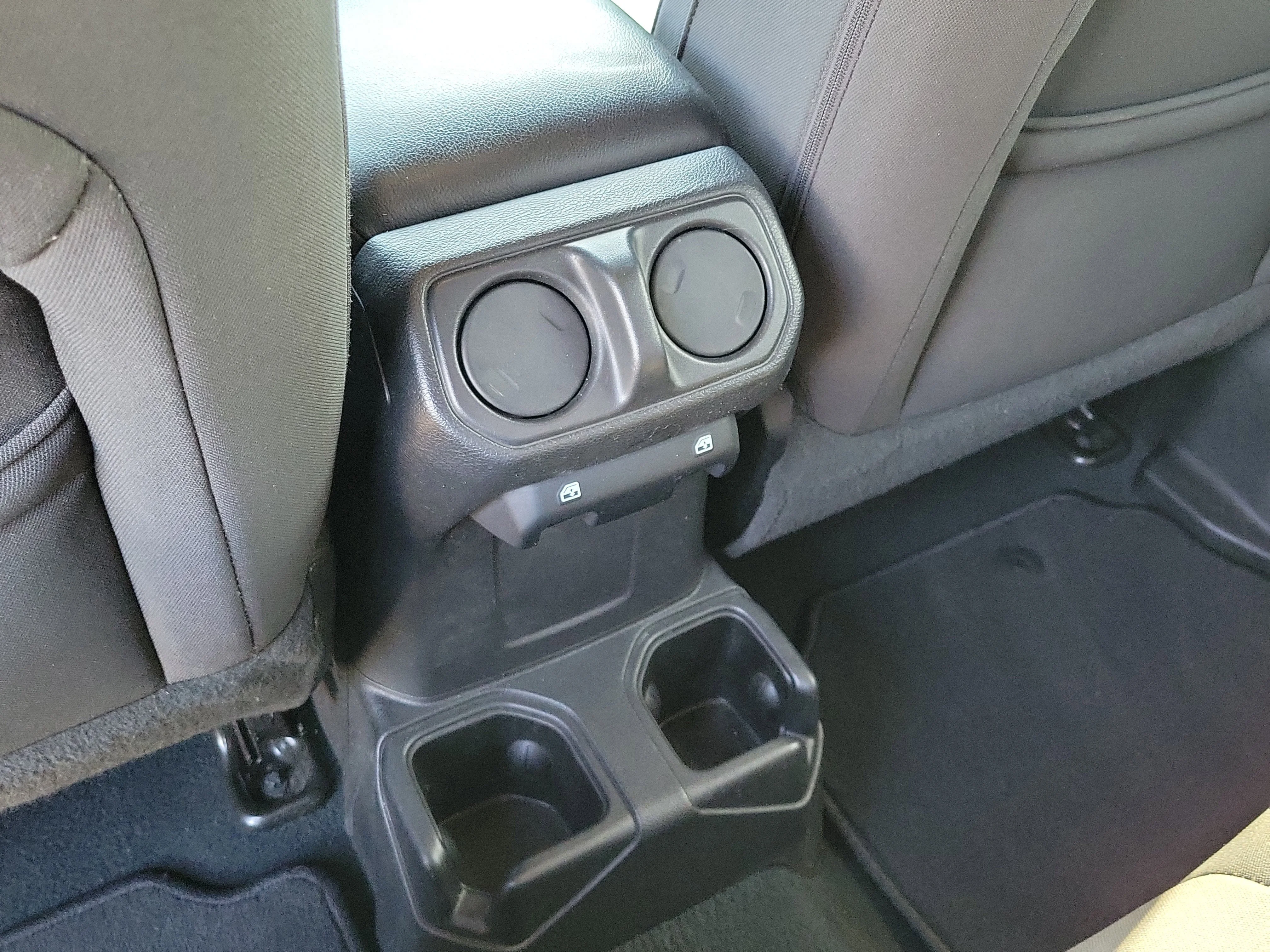 Used 2022 Granite Crystal Metallic Clearcoat Jeep Sport S image 15