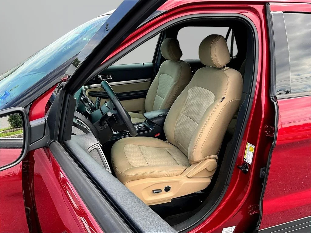 Used 2016 Red Ford Base image 21