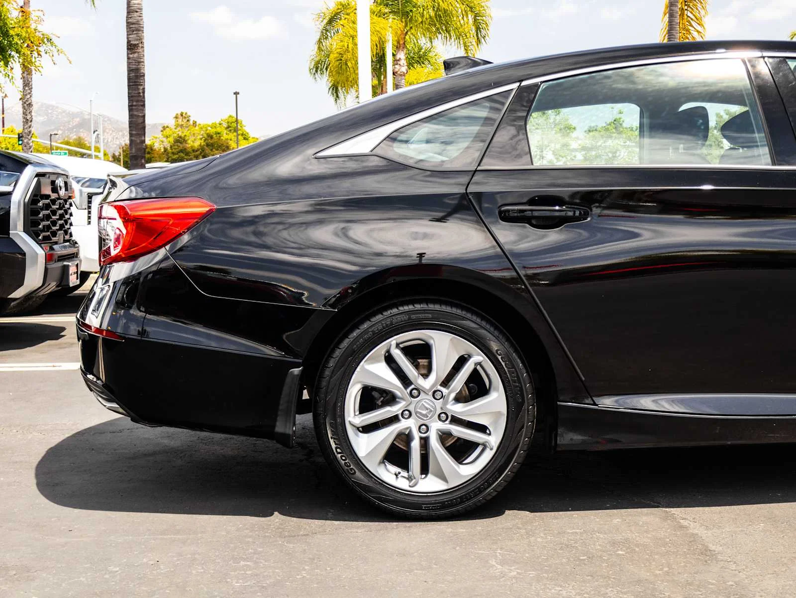 Used 2019 Crystal Black Pearl Honda LX 1.5T image 6