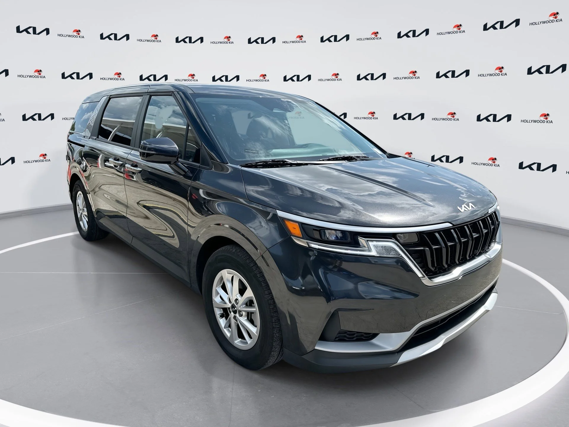 2024 Kia Sedona LX Seat Pkg's photo