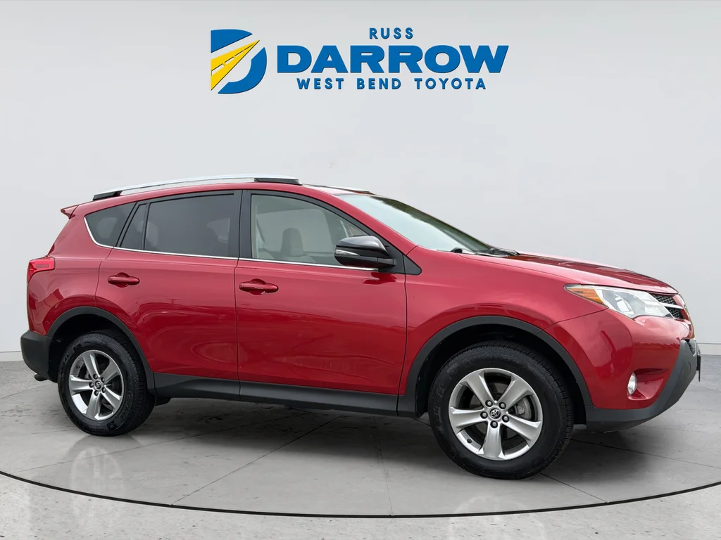 Used 2015 Red Toyota XLE image 12