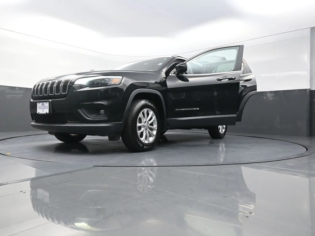 Used 2019 Black Jeep Latitude image 31