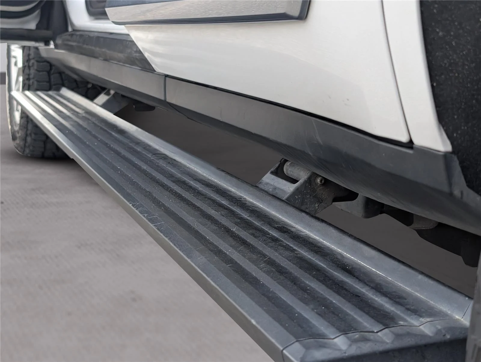 Used 2022 White Frost Tricoat GMC Denali image 10