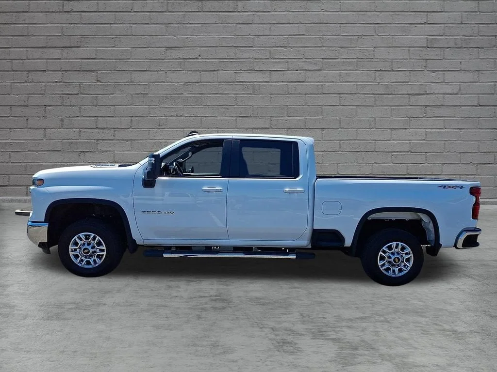 Used 2025 Summit White Chevrolet LT image 36