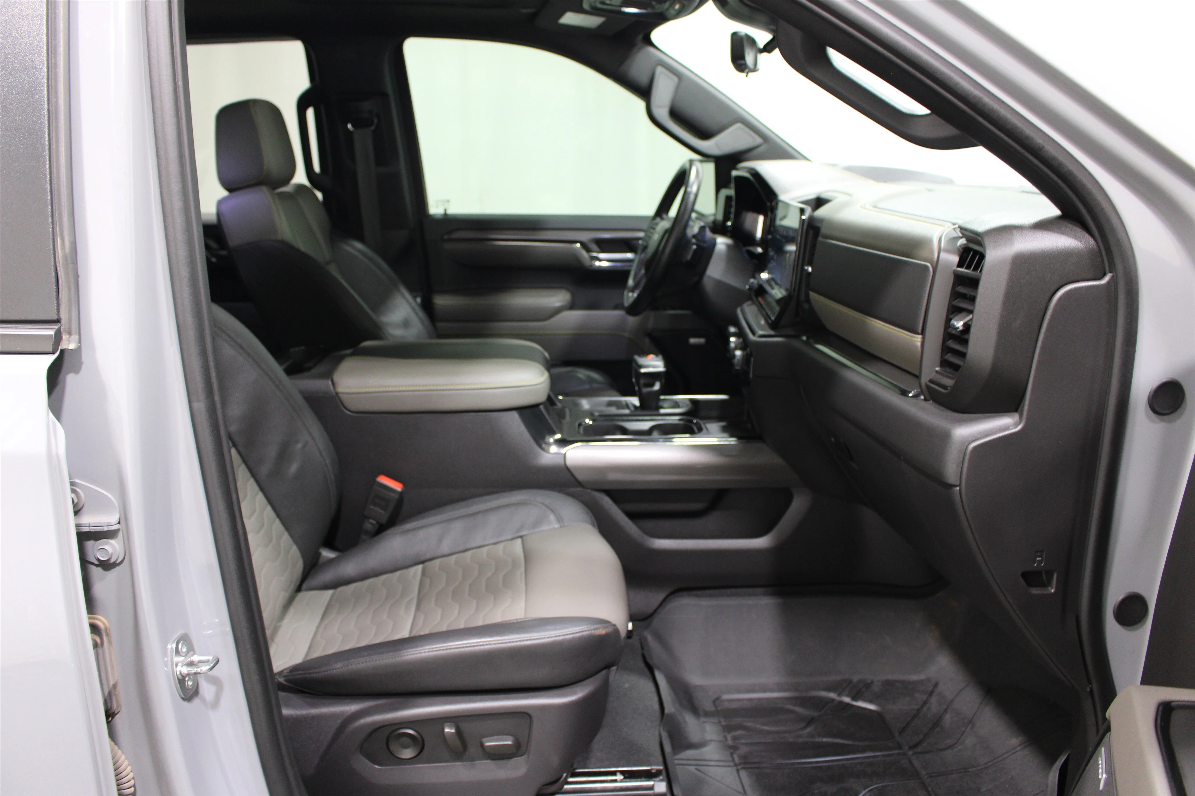 2024 Chevrolet Silverado 1500 ZR2 - Photo 24