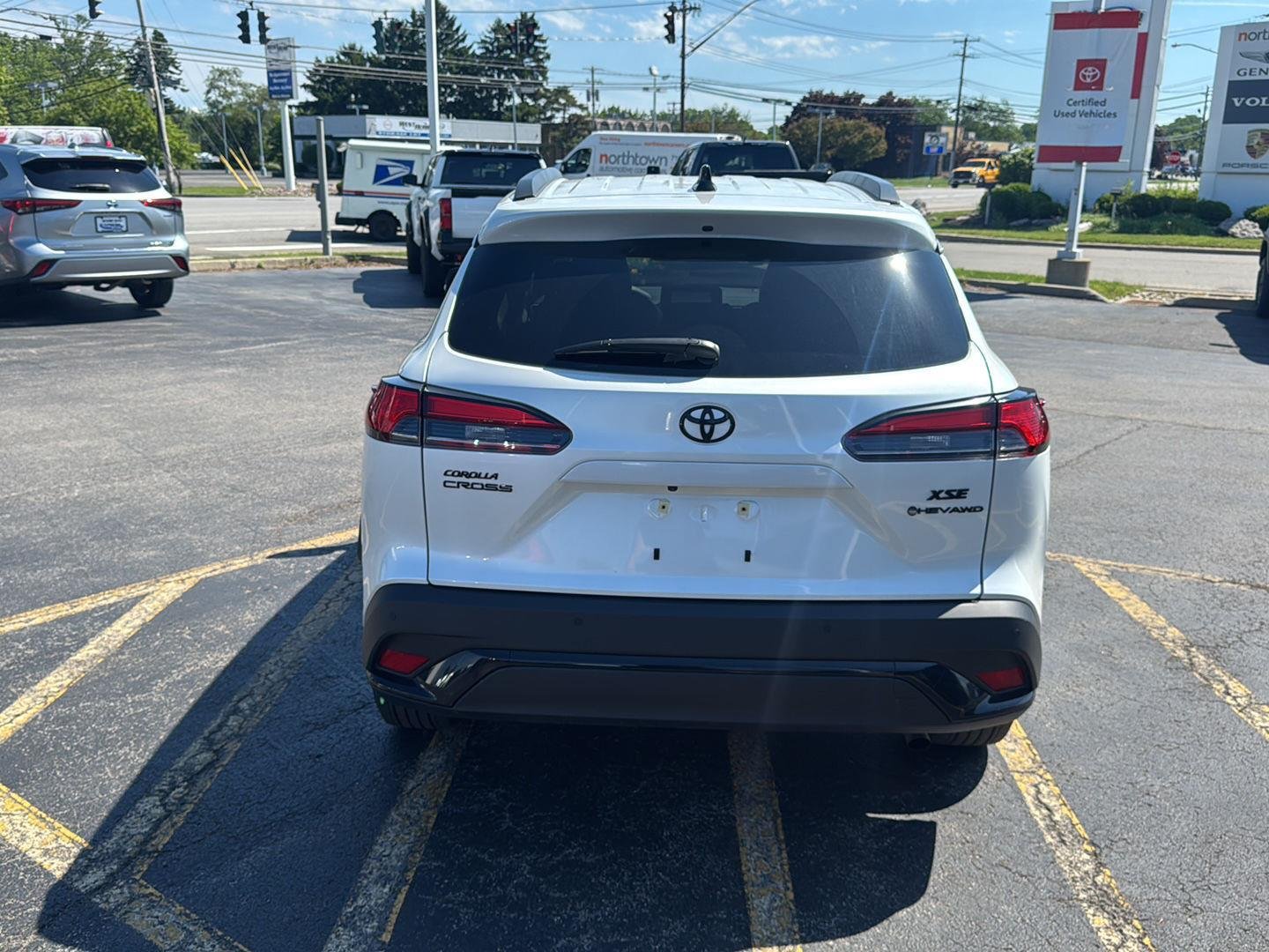 Used 2025 Wind Chill Pearl Toyota XSE image 5