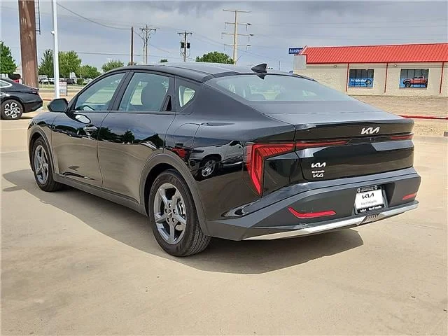 Used 2025 White KIA LXS (IVT) image 2