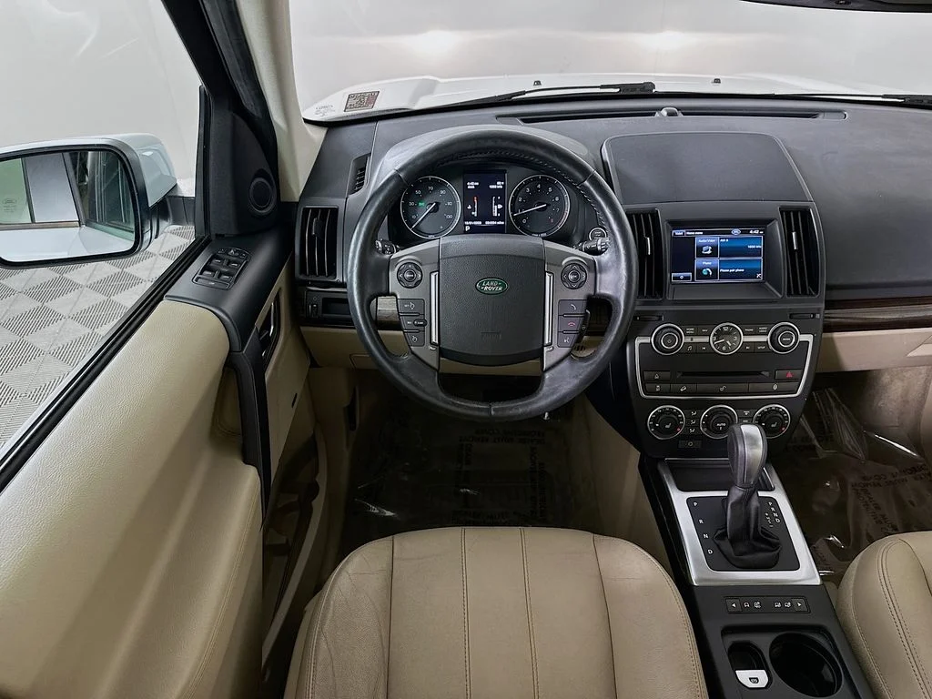 Used 2013 Fuji White Land Rover  image 23