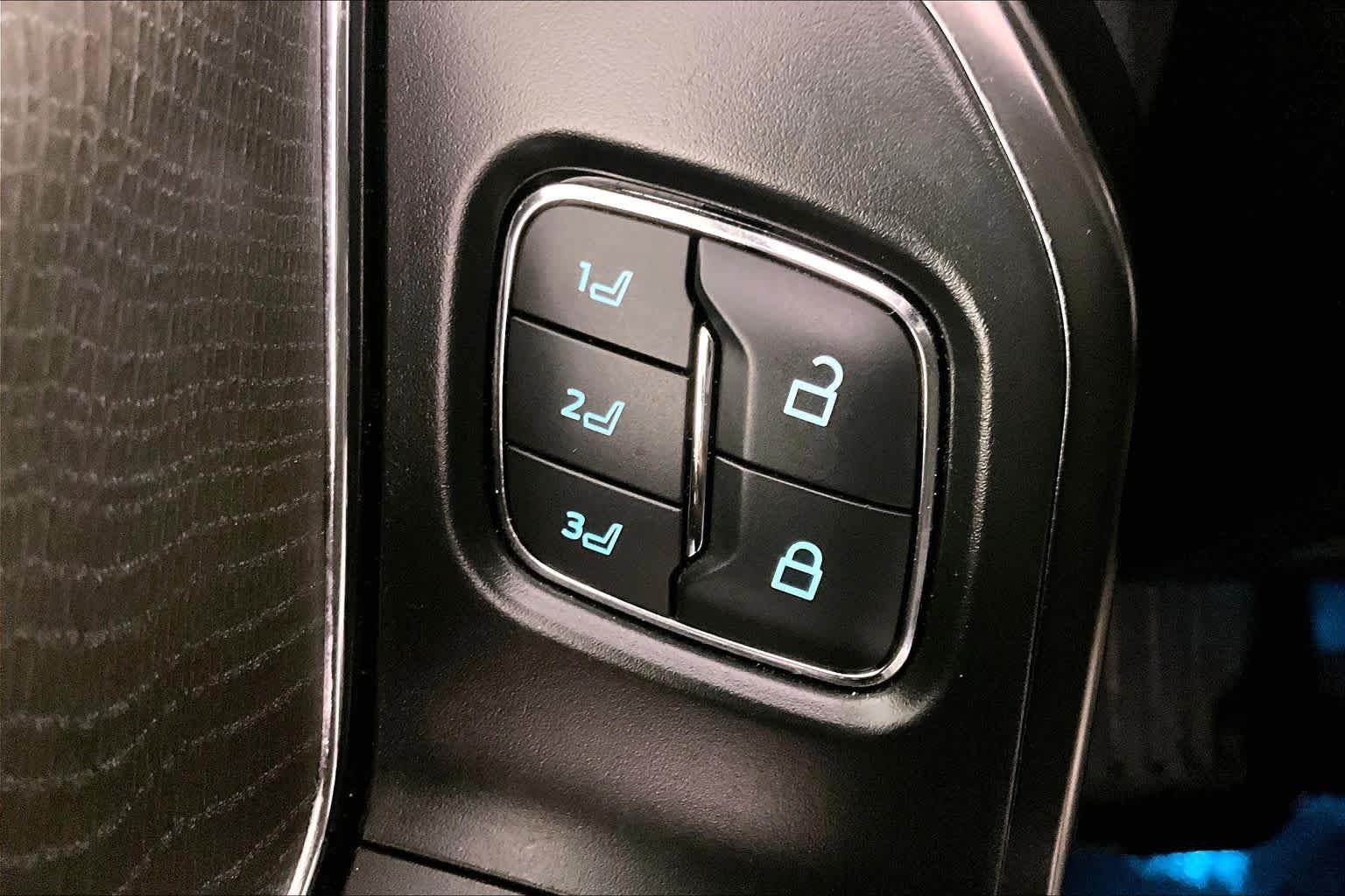 Used 2022 Agate Black Ford Platinum image 30