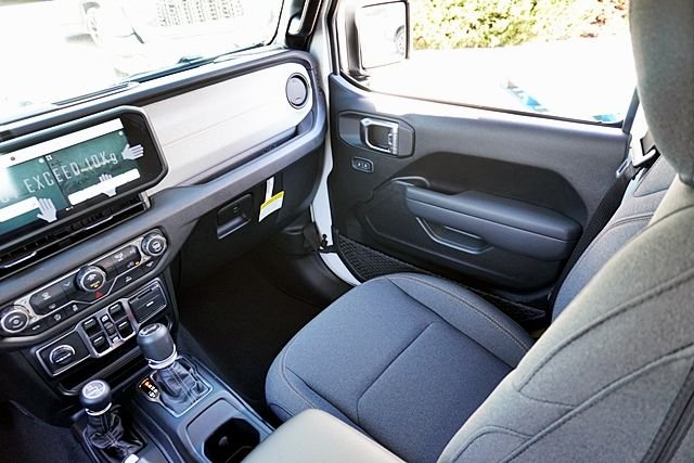 New 2026 Bright White Clear-Coat Exterior Paint Jeep Sport image 27