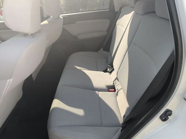 Used 2018 White Subaru 2.5i image 24