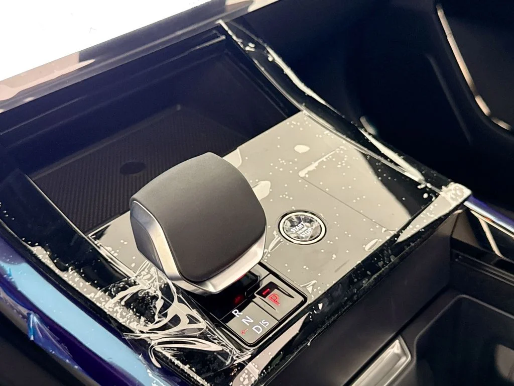 New 2026 Santorini Black Land Rover SE image 17