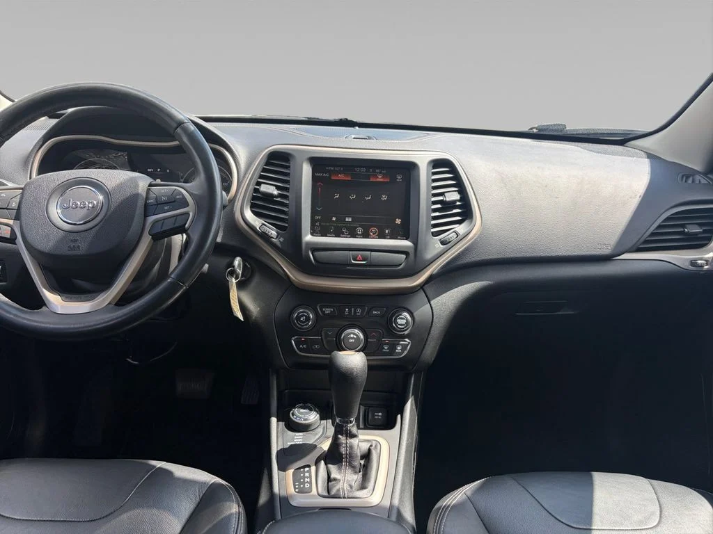 Used 2015 Gray Jeep Latitude image 11