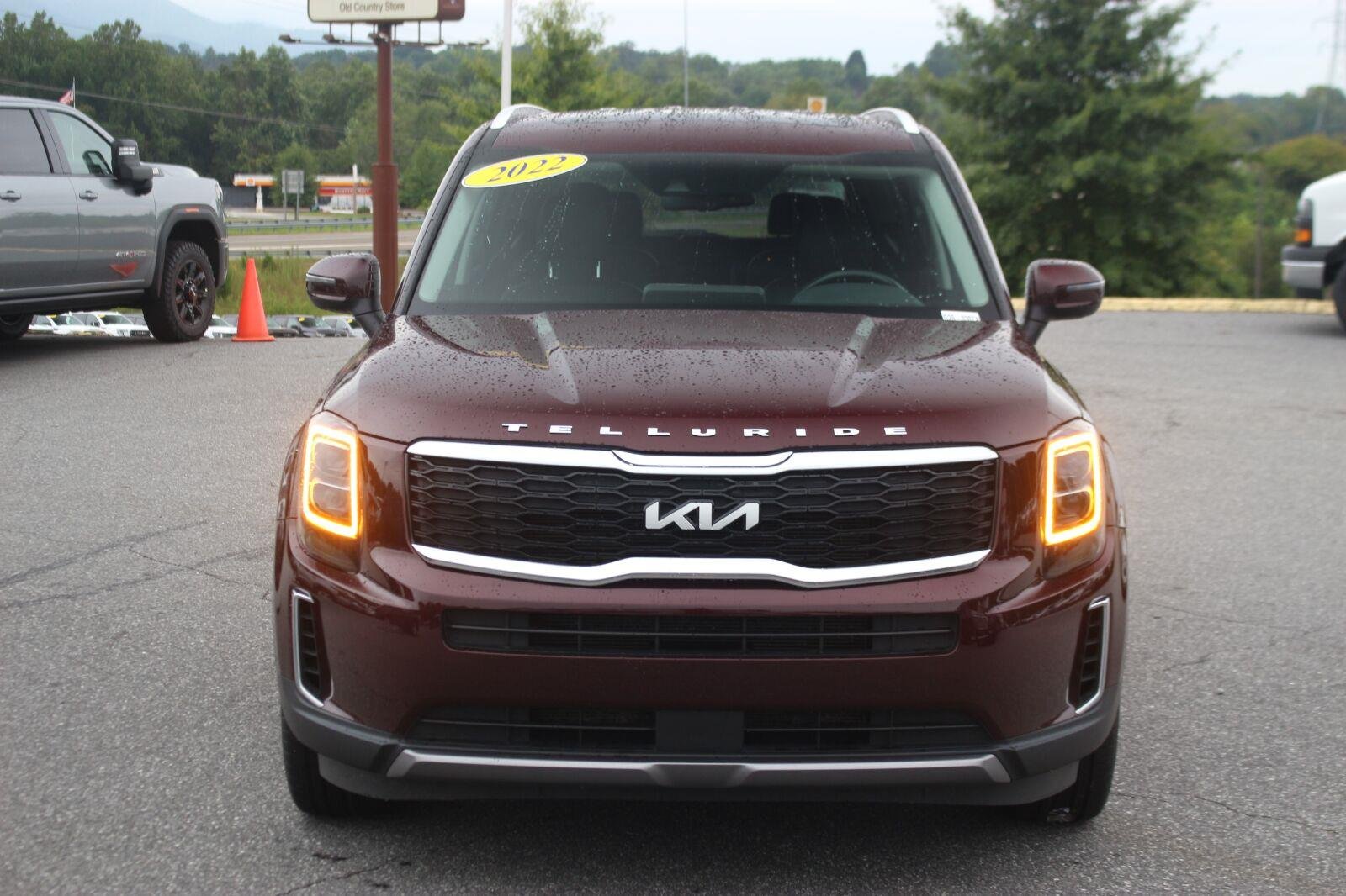 Used 2022 Red Kia EX image 2