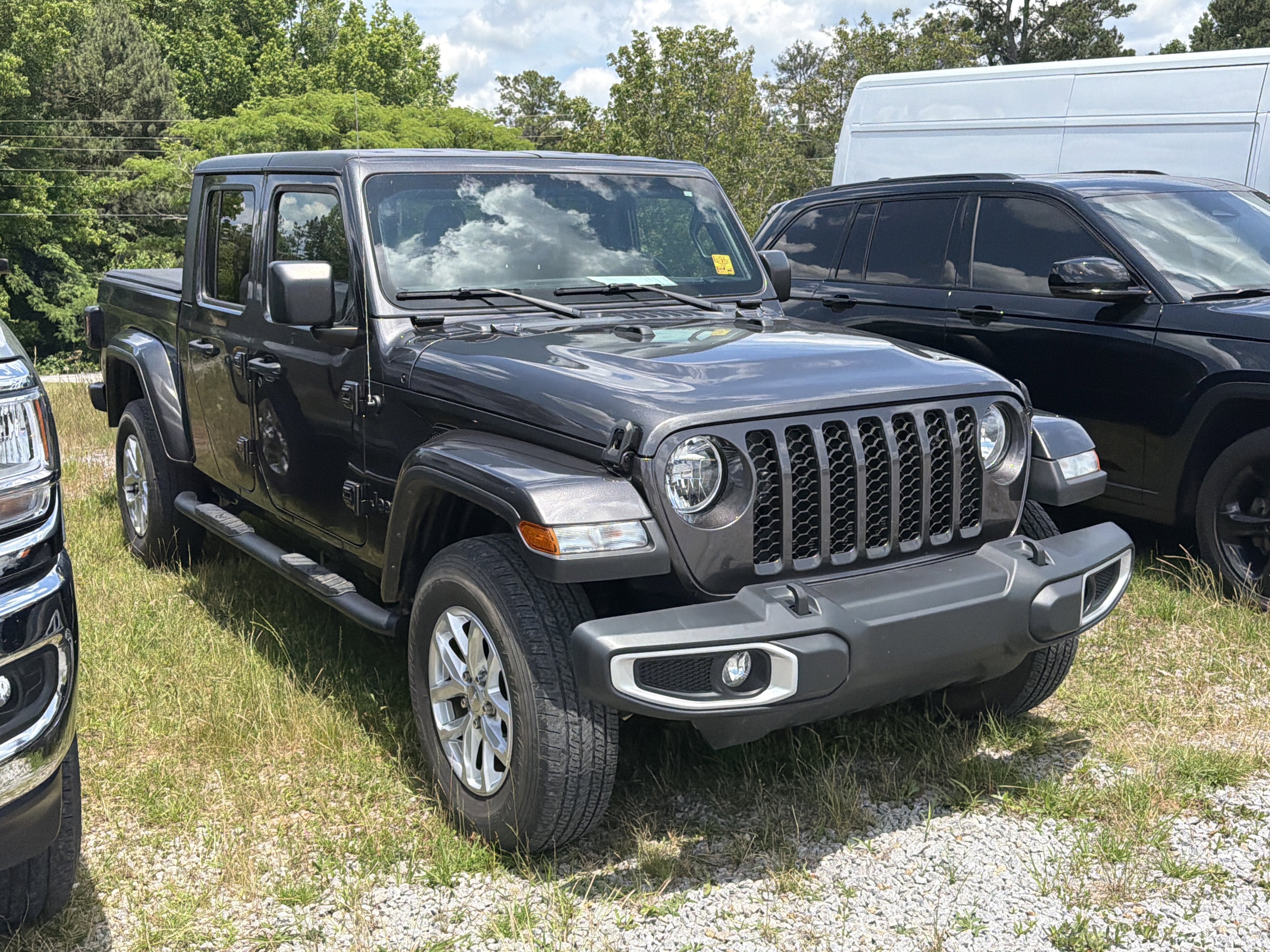 2023 Jeep Gladiator Sport S's photo