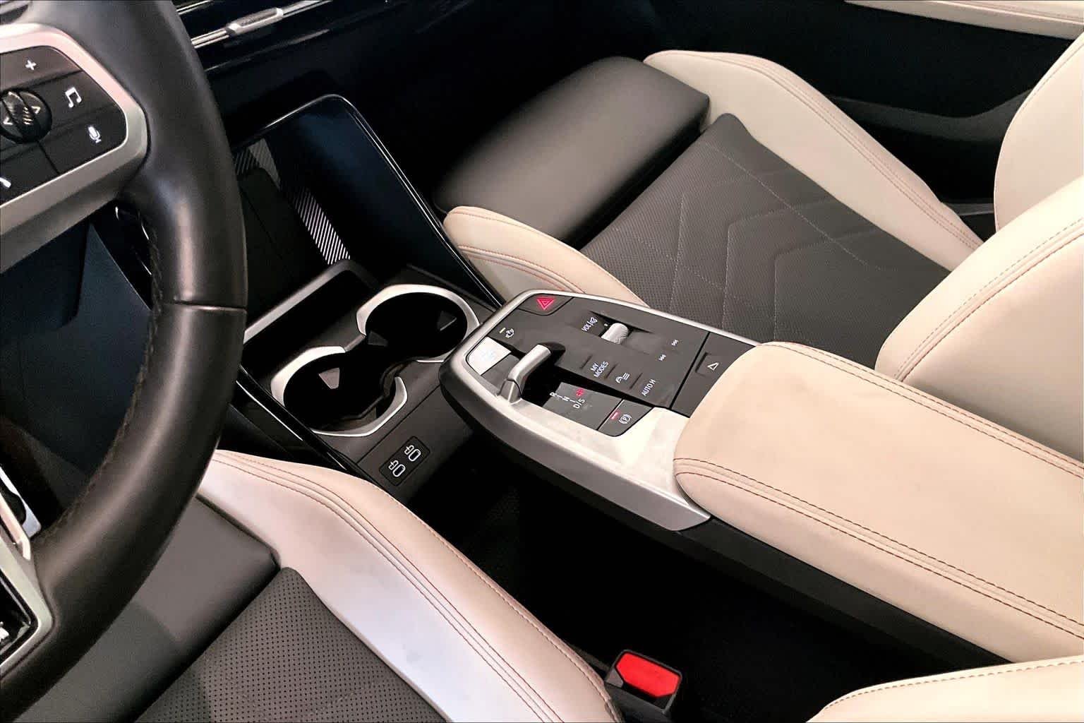 Used 2025 Vegas Red Metallic BMW xDrive28i image 15