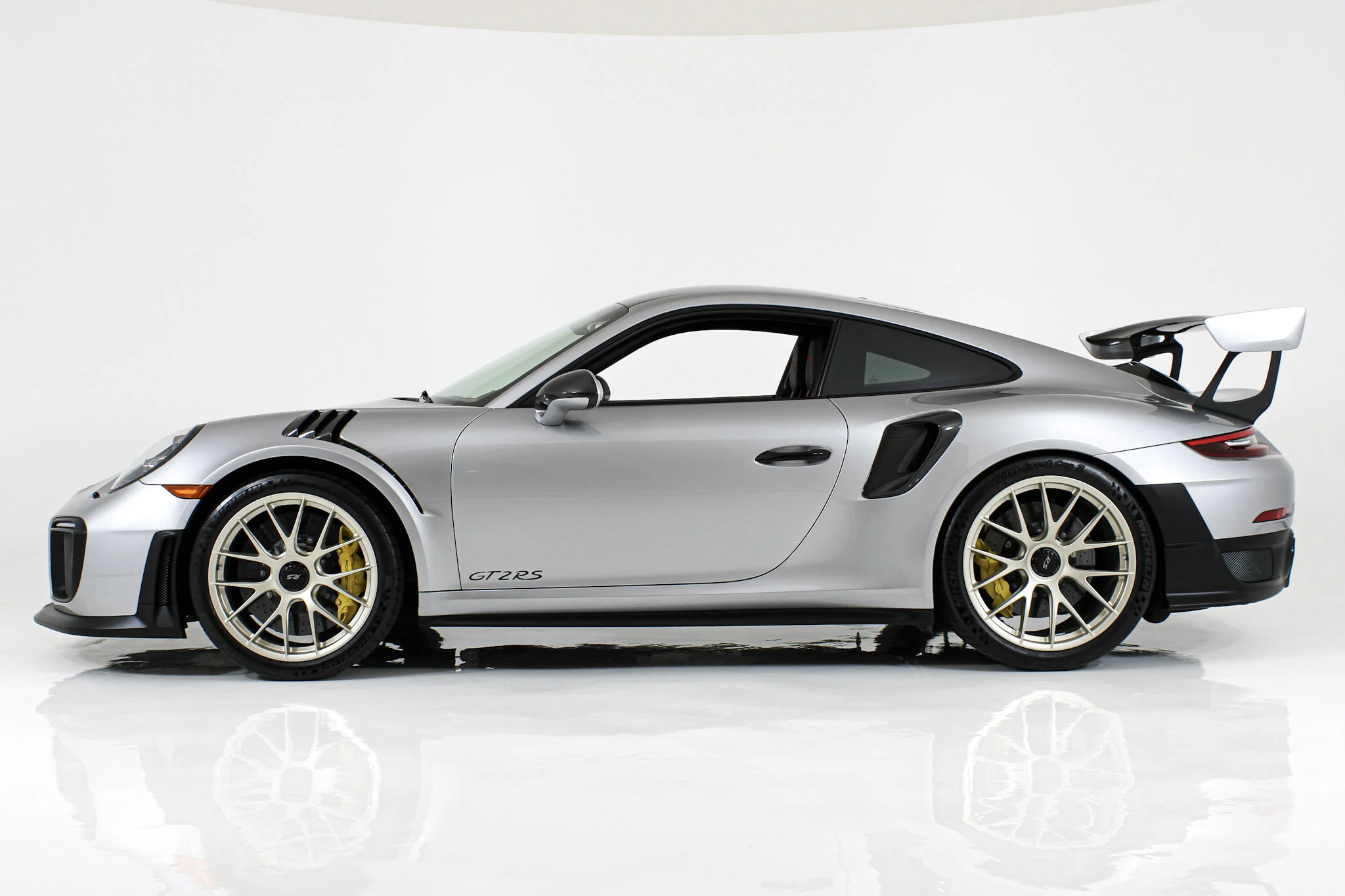 Used 2018 Silver Porsche GT2 RS Coupe image 3