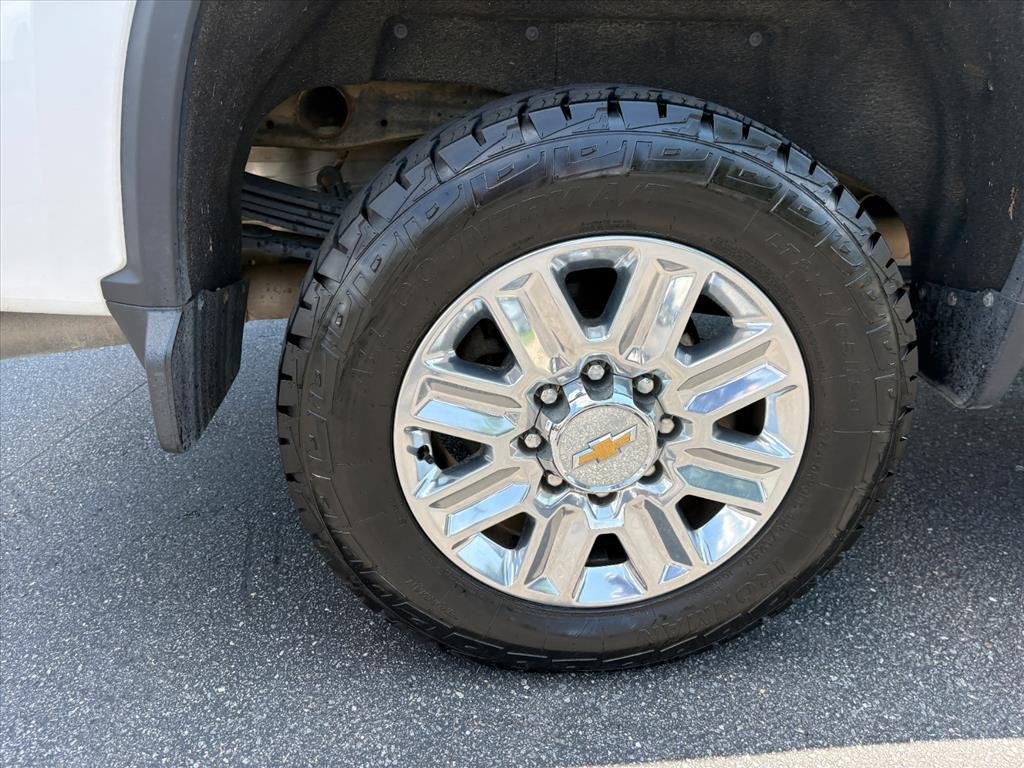 Used 2025 Summit White Chevrolet High Country image 24