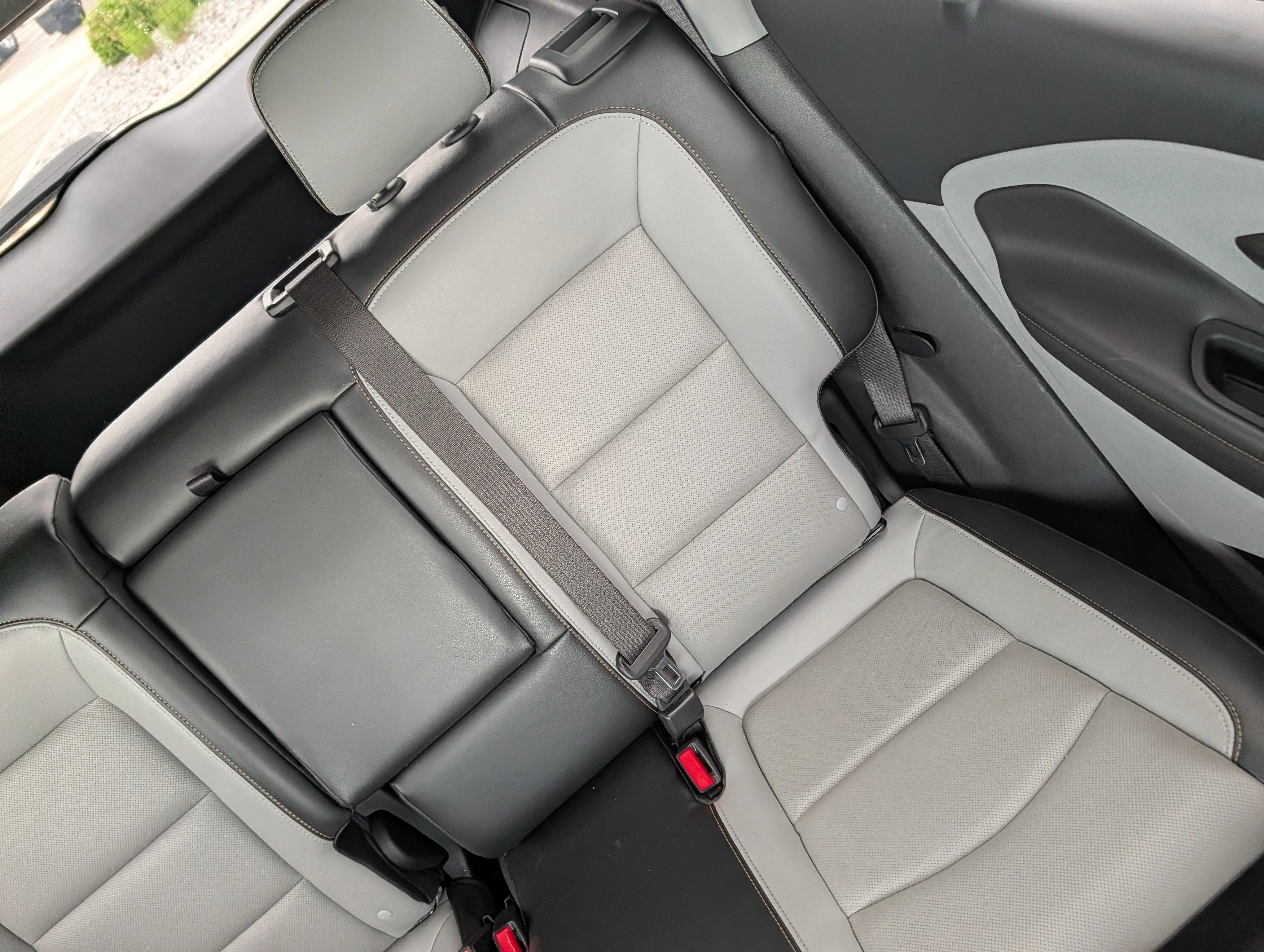 Used 2018 Graphite Gray Metallic GMC SLT image 14