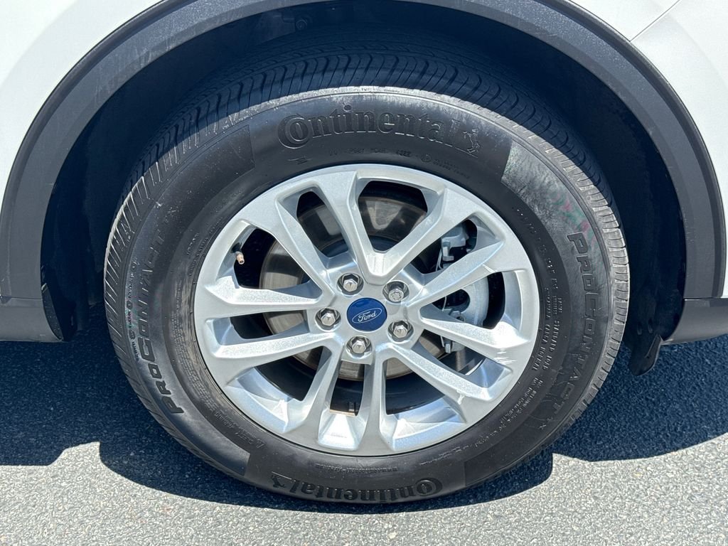 Used 2022 White Ford SE image 7