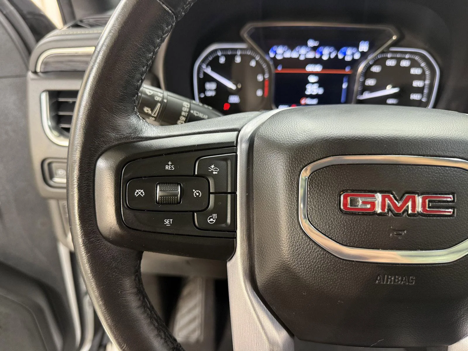 Used 2021 White GMC SLT image 28