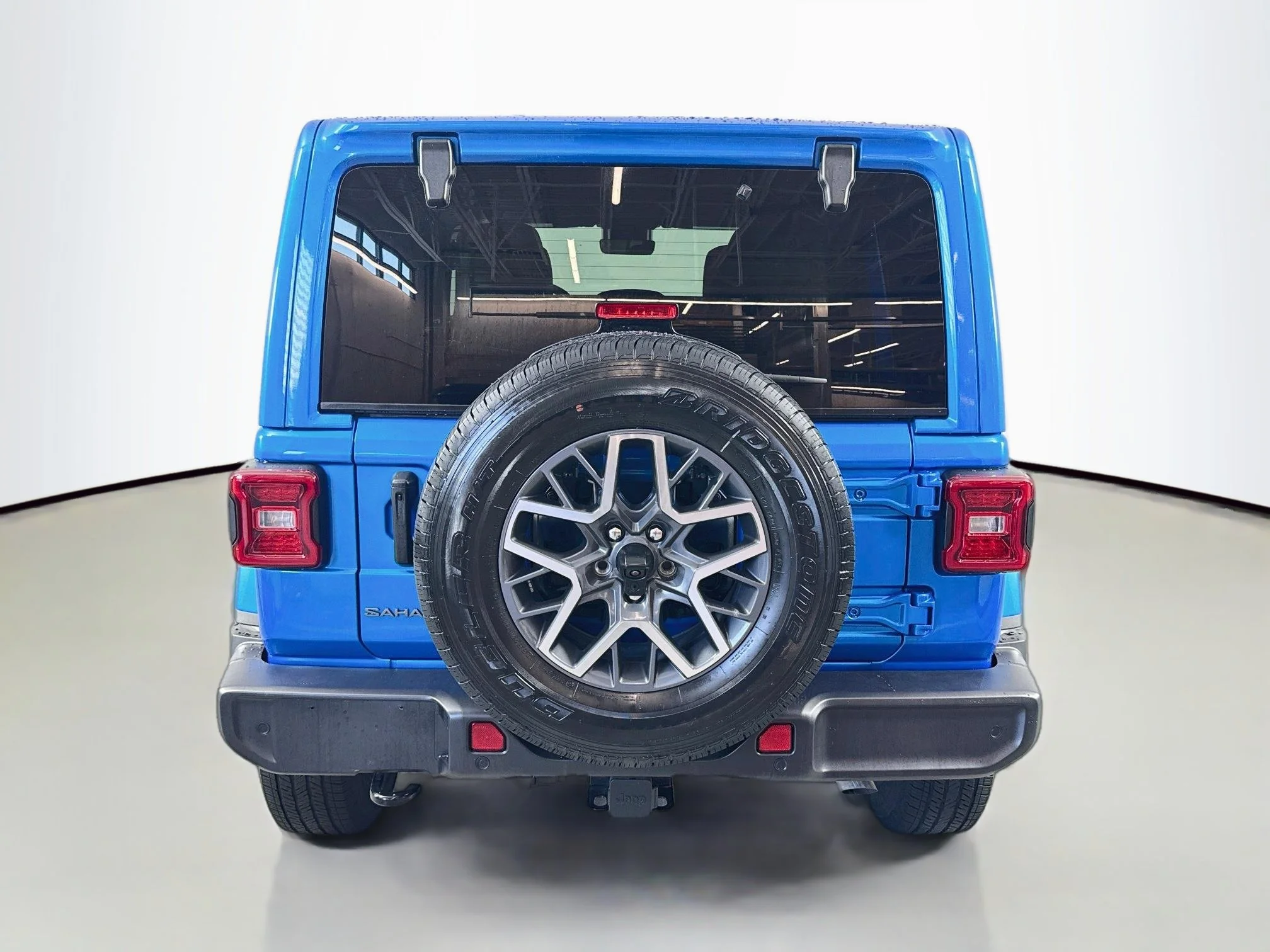 Used 2025 Hydro Blue Pearlcoat Jeep Sahara image 6