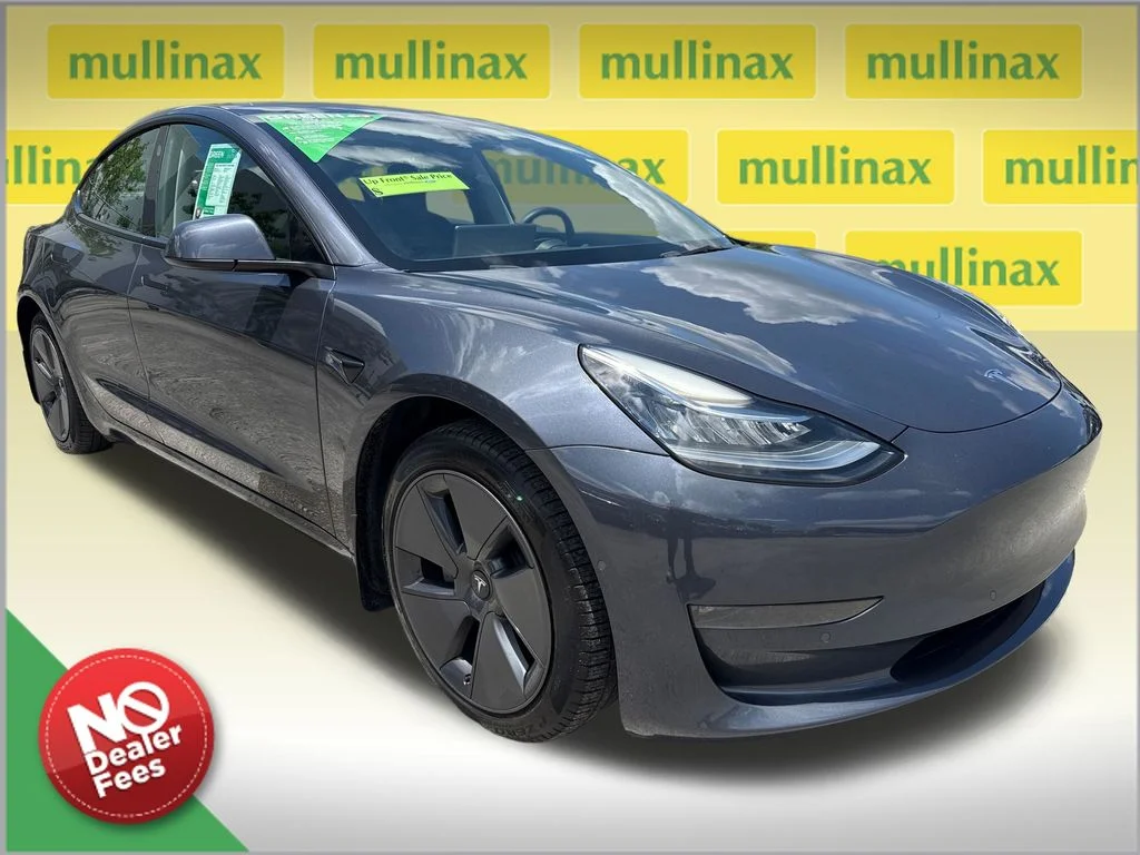 Used 2022  Tesla Long Range image 1