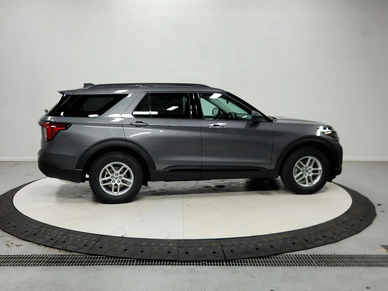 New 2026 Carbonized Gray Metallic Ford Active image 9