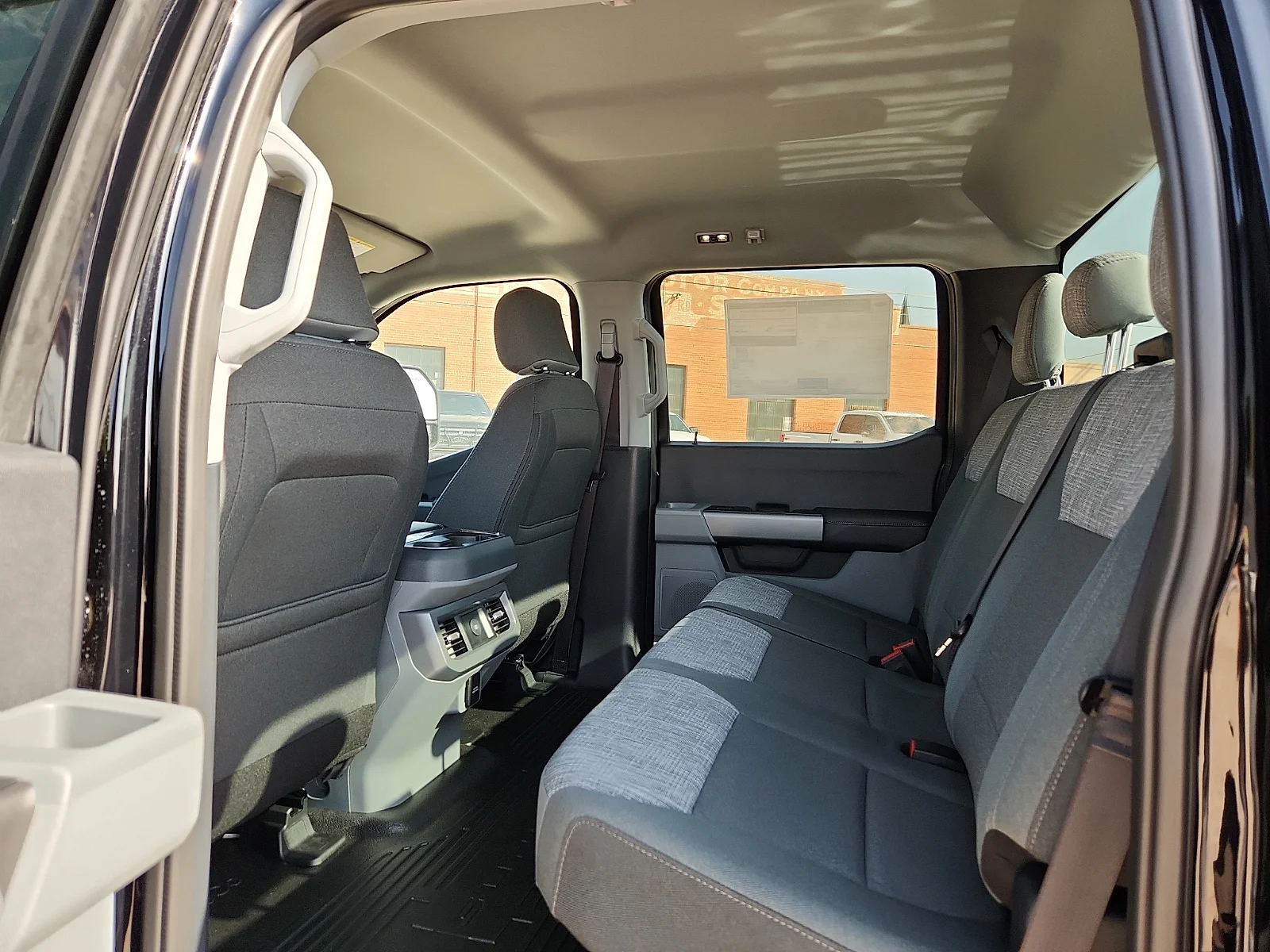 New 2027 Agate Black Metallic Ford XLT image 18
