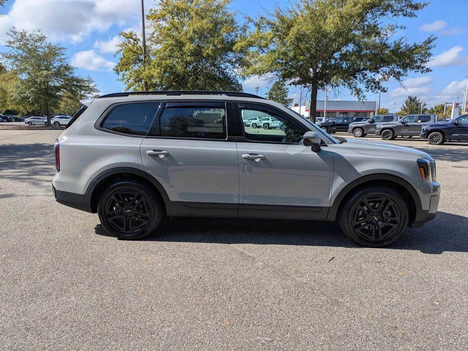 Used 2024 Wolf Gray Kia EX X-Line image 3