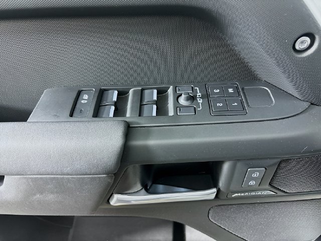 Used 2025 White Land Rover S image 19