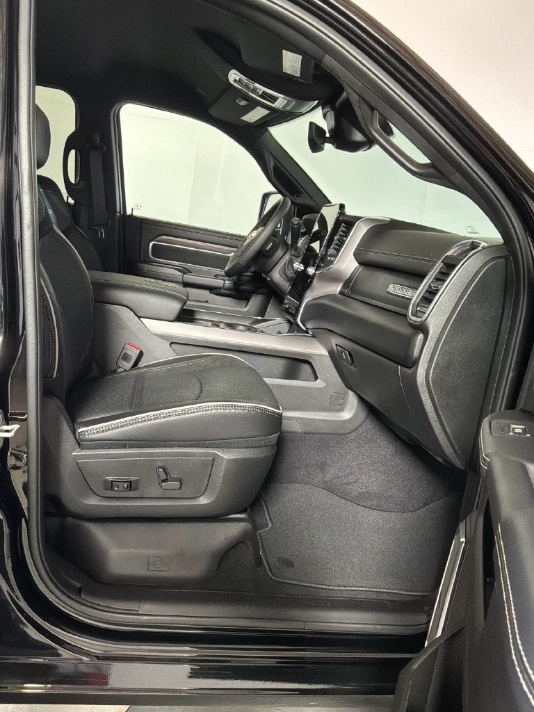 New 2027 Diamond Black Crystal Pearl-Coat Exterior Paint RAM Laramie image 18