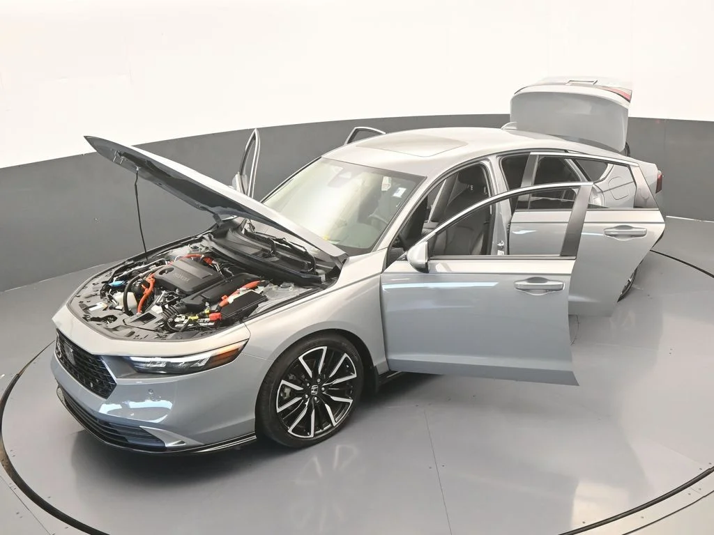 Used 2024 Solar Silver Metallic Honda Touring image 61