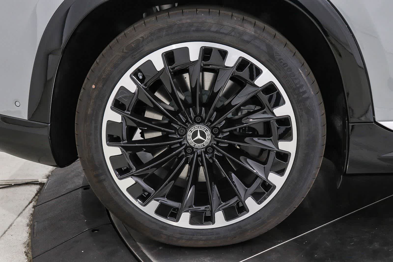 New 2026 MANUFAKTUR Alpine Grey Mercedes-Benz EQS 400 image 10