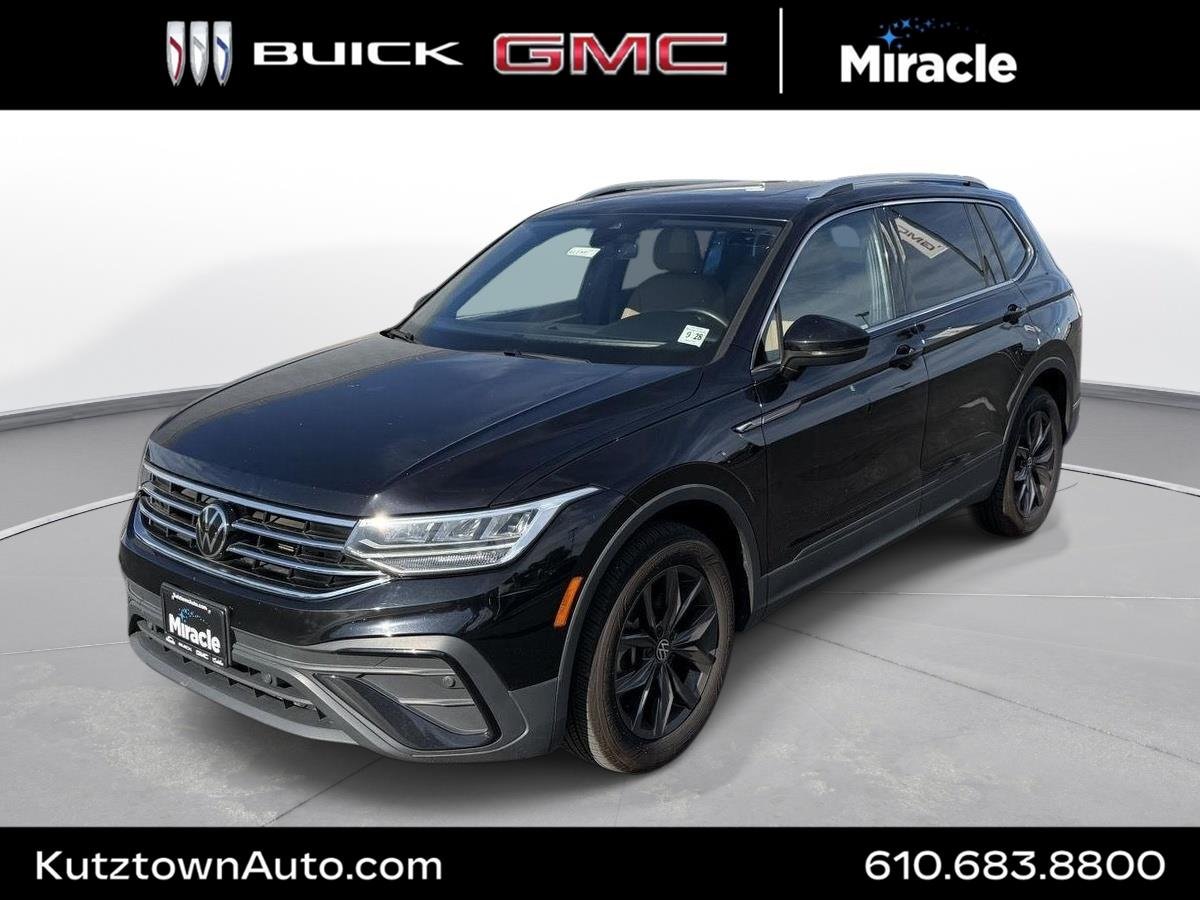 Used 2023 Deep Black Pearl Volkswagen SE image 1