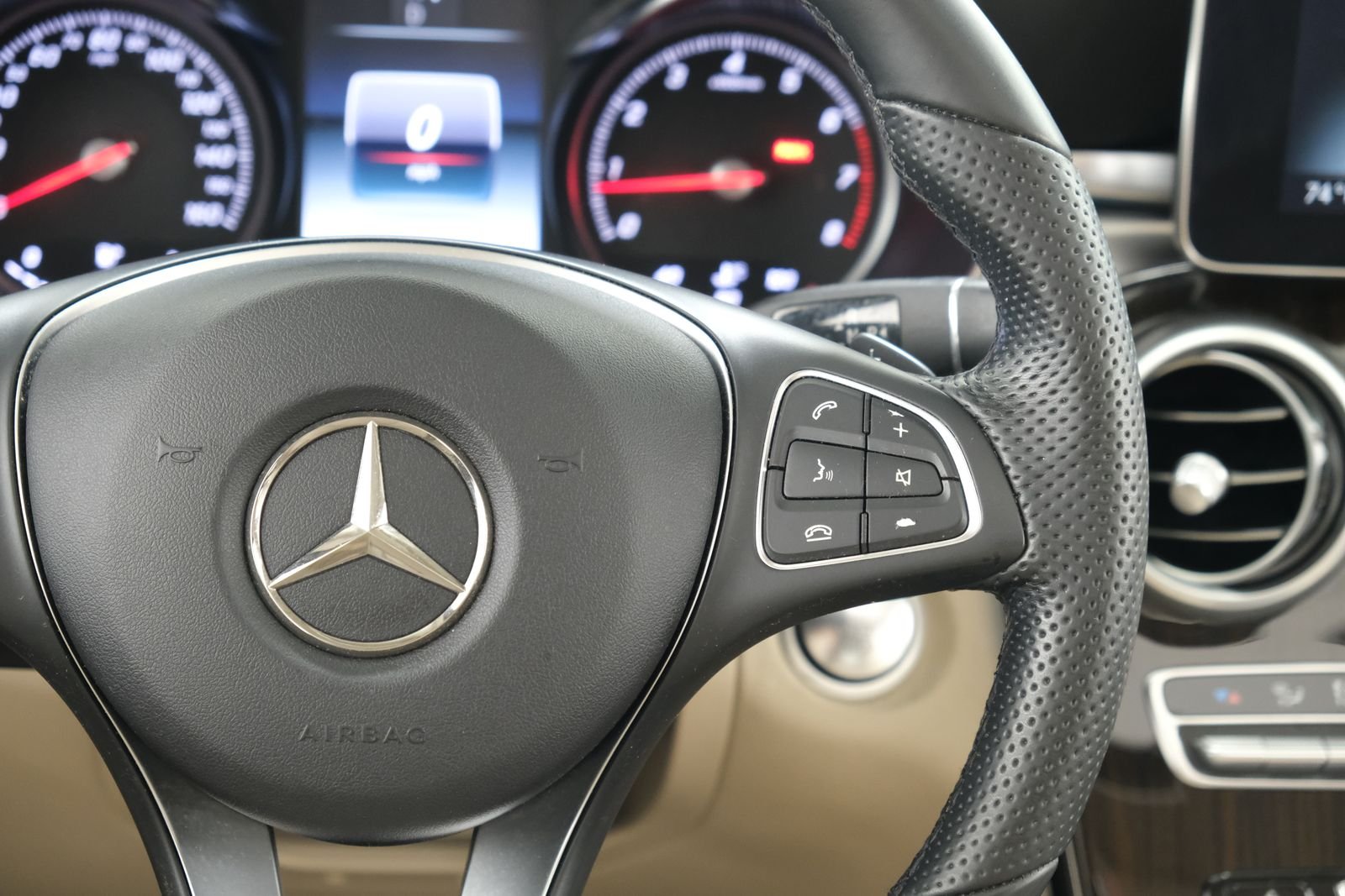 Used 2017 designo Diamond White Metallic Mercedes-Benz GLC 300 image 13