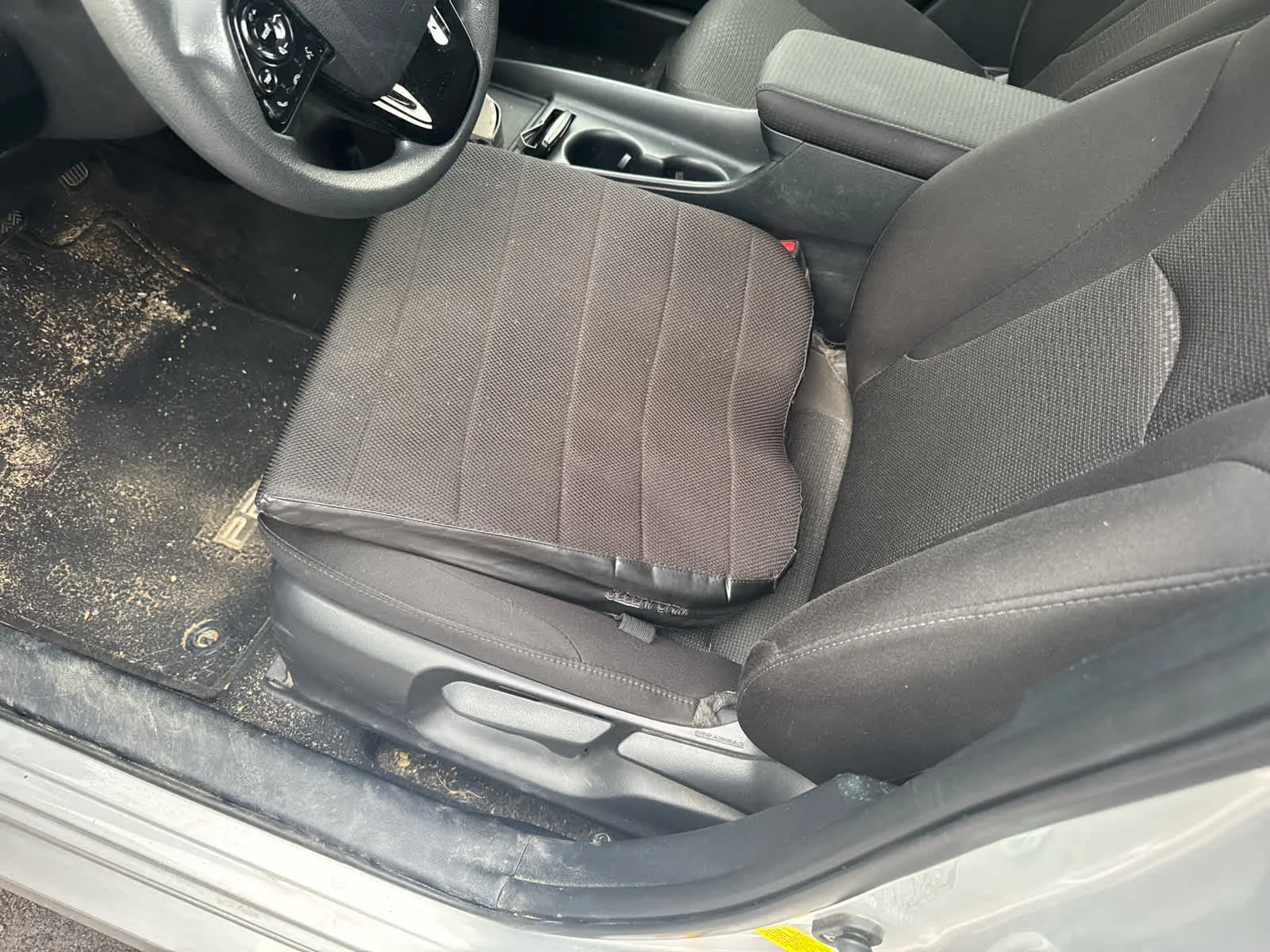 Used 2019 Classic Silver Metallic Toyota LE image 7