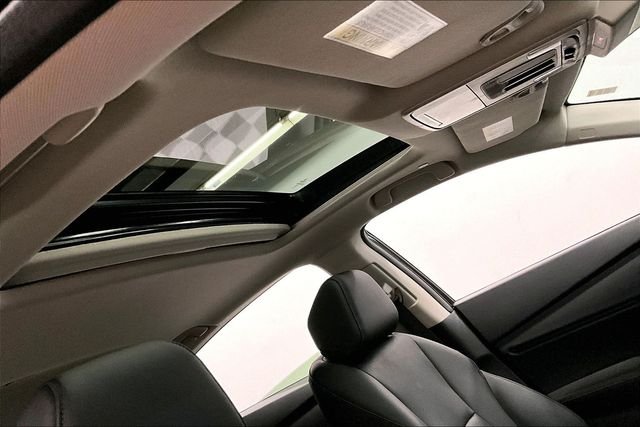 Used 2025 Crystal Black Pearl Honda Touring image 20